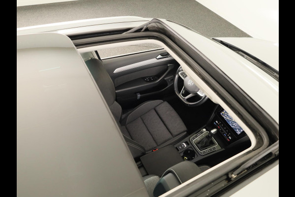 Volkswagen Passat Variant 1.5 TSI Business | Navigatie | Panorama dak | Parkeersensoren | Achteruit Camera | Digitale dashboard |