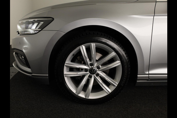 Volkswagen Passat Variant 1.5 TSI Business | Navigatie | Panorama dak | Parkeersensoren | Achteruit Camera | Digitale dashboard |