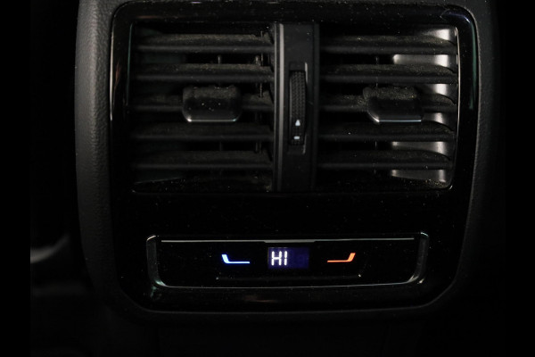 Volkswagen Passat Variant 1.5 TSI Business | Navigatie | Panorama dak | Parkeersensoren | Achteruit Camera | Digitale dashboard |