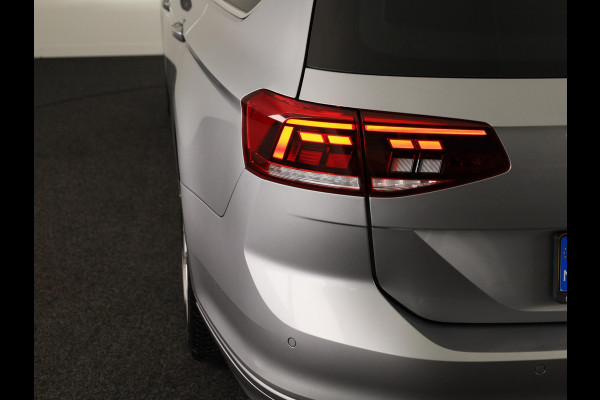 Volkswagen Passat Variant 1.5 TSI Business | Navigatie | Panorama dak | Parkeersensoren | Achteruit Camera | Digitale dashboard |