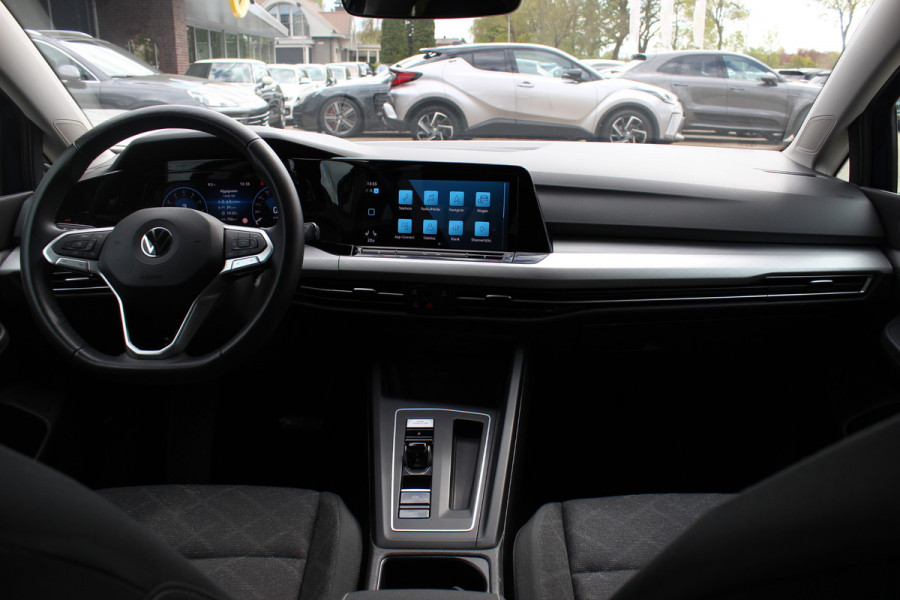 Volkswagen Golf Variant 1.0 eTSI Life Business / CarPlay / Parkeerhulp V+A / LED Koplampen / Virtual Cockpit / Stoelverwarming V+A / ACC / Getint glas
