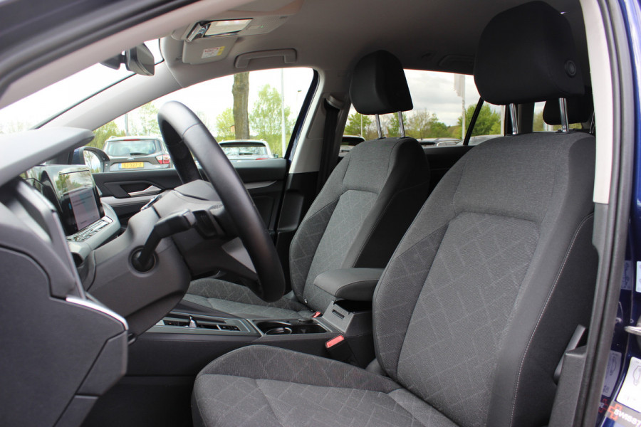 Volkswagen Golf Variant 1.0 eTSI Life Business / CarPlay / Parkeerhulp V+A / LED Koplampen / Virtual Cockpit / Stoelverwarming V+A / ACC / Getint glas