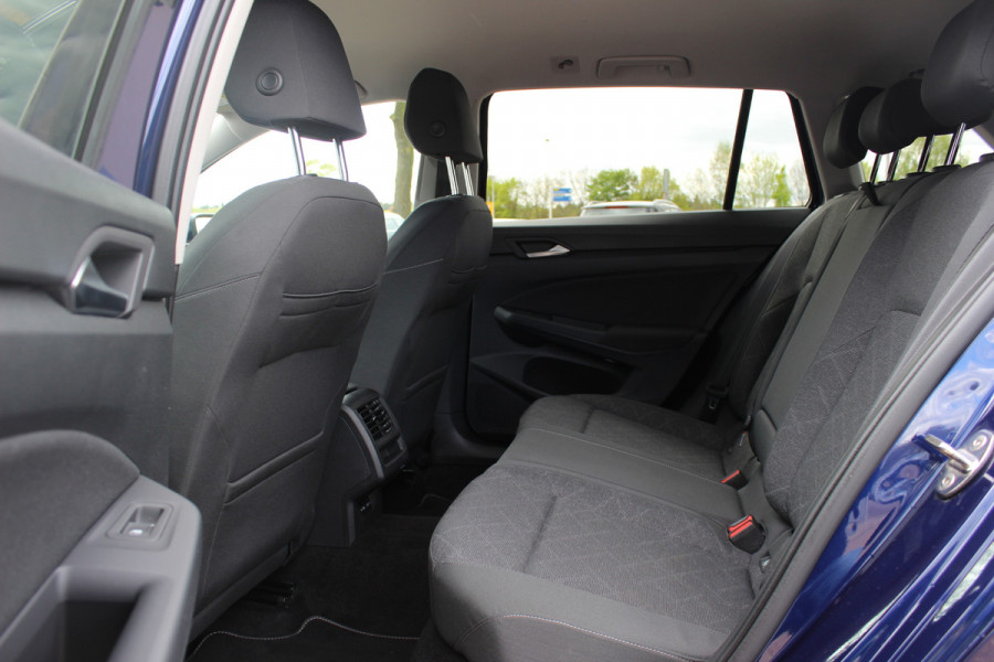 Volkswagen Golf Variant 1.0 eTSI Life Business / CarPlay / Parkeerhulp V+A / LED Koplampen / Virtual Cockpit / Stoelverwarming V+A / ACC / Getint glas