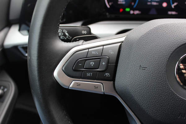 Volkswagen Golf Variant 1.0 eTSI Life Business / CarPlay / Parkeerhulp V+A / LED Koplampen / Virtual Cockpit / Stoelverwarming V+A / ACC / Getint glas