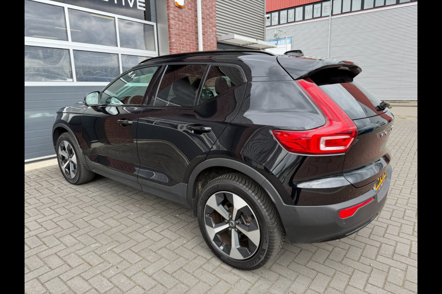 Volvo XC40 2.0 B4 Plus Dark LED ACC Pano Trekhaak 360cam H/K