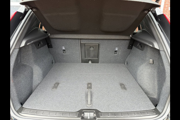 Volvo XC40 2.0 B4 Plus Dark LED ACC Pano Trekhaak 360cam H/K
