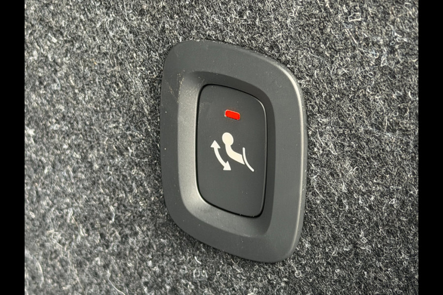 Volvo XC40 2.0 B4 Plus Dark LED ACC Pano Trekhaak 360cam H/K