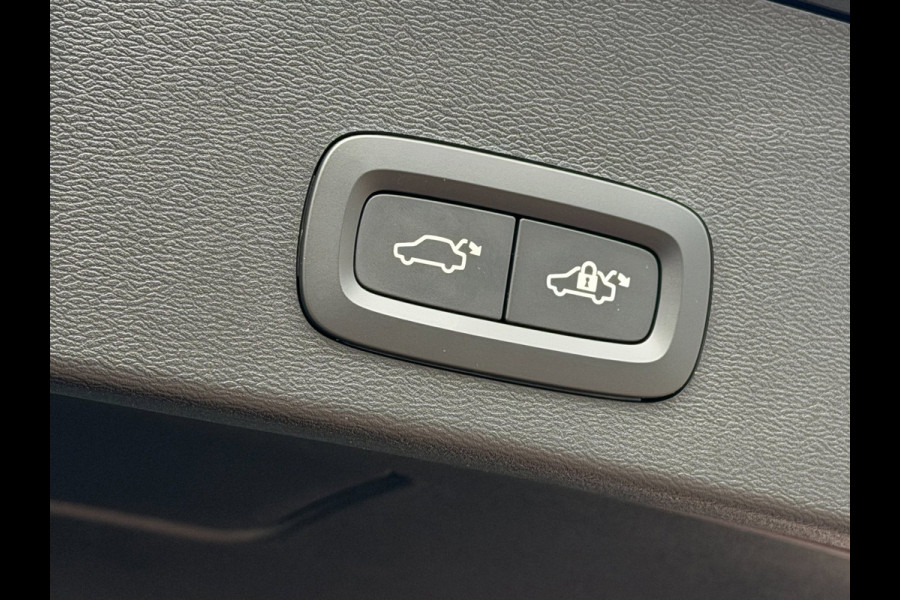 Volvo XC40 2.0 B4 Plus Dark LED ACC Pano Trekhaak 360cam H/K