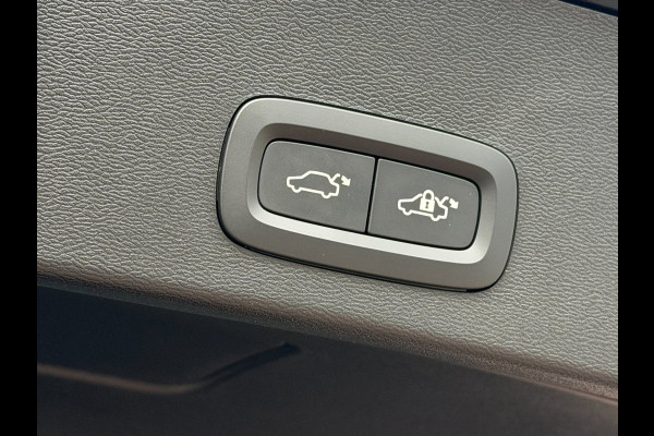 Volvo XC40 2.0 B4 Plus Dark LED ACC Pano Trekhaak 360cam H/K