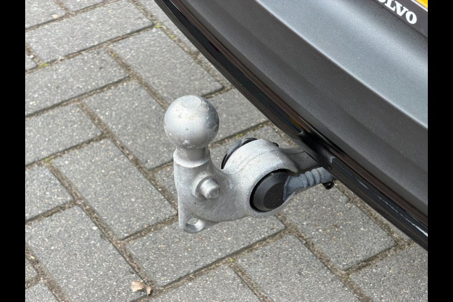 Volvo XC40 2.0 B4 Plus Dark LED ACC Pano Trekhaak 360cam H/K