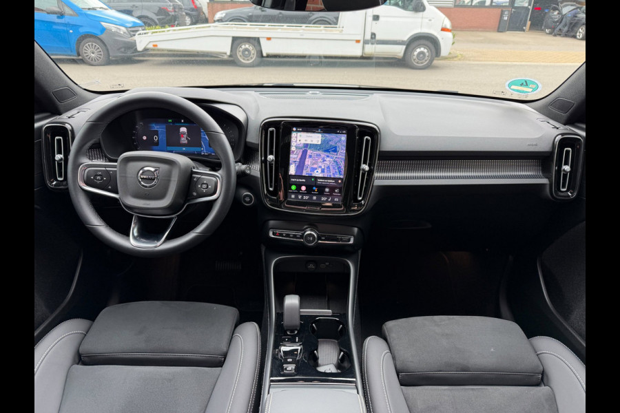 Volvo XC40 2.0 B4 Plus Dark LED ACC Pano Trekhaak 360cam H/K