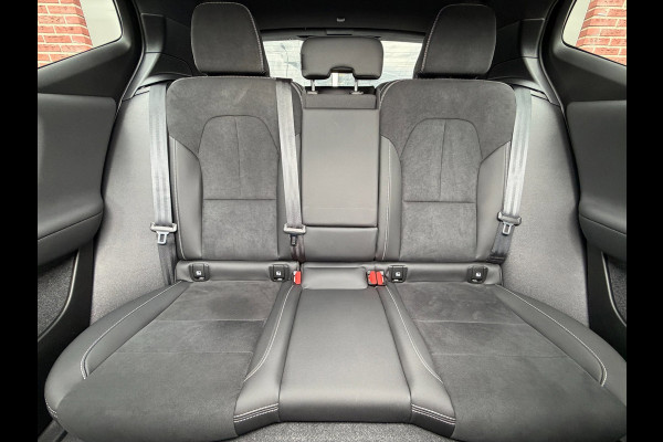 Volvo XC40 2.0 B4 Plus Dark LED ACC Pano Trekhaak 360cam H/K