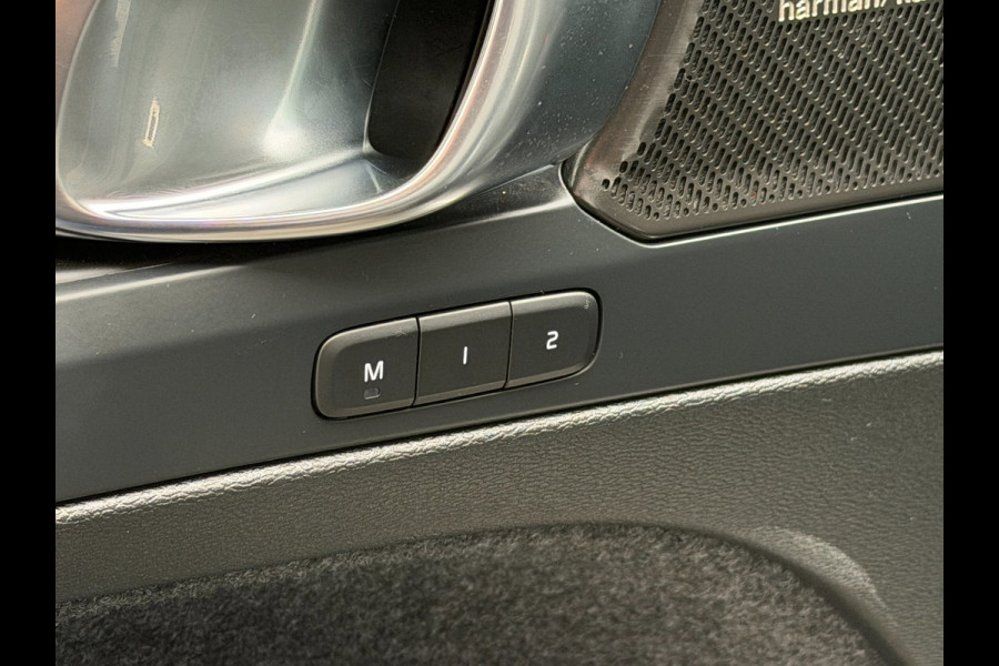 Volvo XC40 2.0 B4 Plus Dark LED ACC Pano Trekhaak 360cam H/K