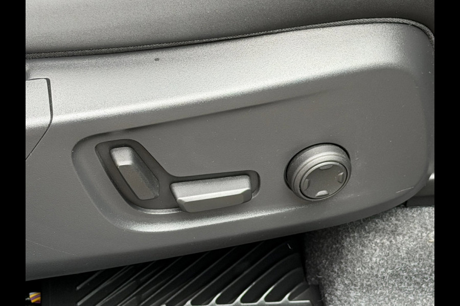 Volvo XC40 2.0 B4 Plus Dark LED ACC Pano Trekhaak 360cam H/K