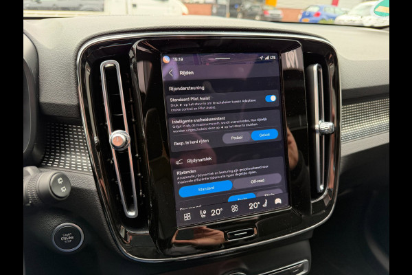 Volvo XC40 2.0 B4 Plus Dark LED ACC Pano Trekhaak 360cam H/K