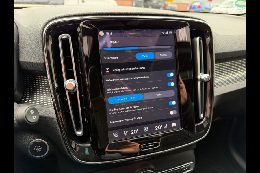 Volvo XC40 2.0 B4 Plus Dark LED ACC Pano Trekhaak 360cam H/K