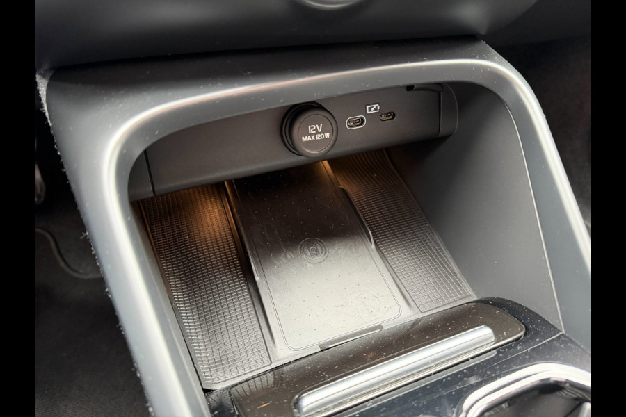 Volvo XC40 2.0 B4 Plus Dark LED ACC Pano Trekhaak 360cam H/K