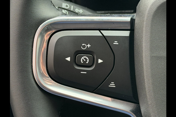Volvo XC40 2.0 B4 Plus Dark LED ACC Pano Trekhaak 360cam H/K