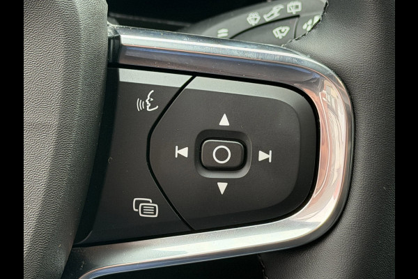 Volvo XC40 2.0 B4 Plus Dark LED ACC Pano Trekhaak 360cam H/K