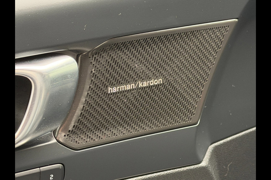 Volvo XC40 2.0 B4 Plus Dark LED ACC Pano Trekhaak 360cam H/K