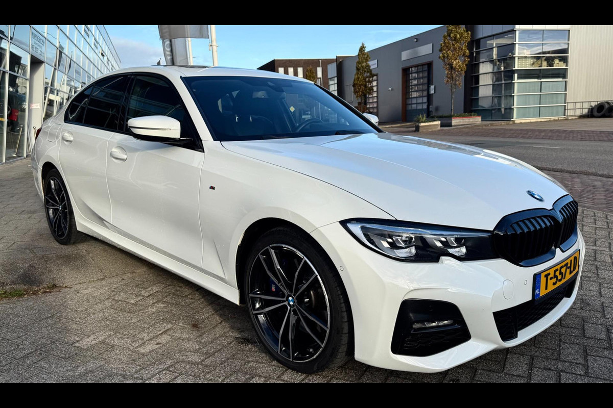 BMW 3-serie | Plug-in Hybrid | xDrive 4WD | Panoramadak | Head-up Display | Camera | Leder | Sportpakket