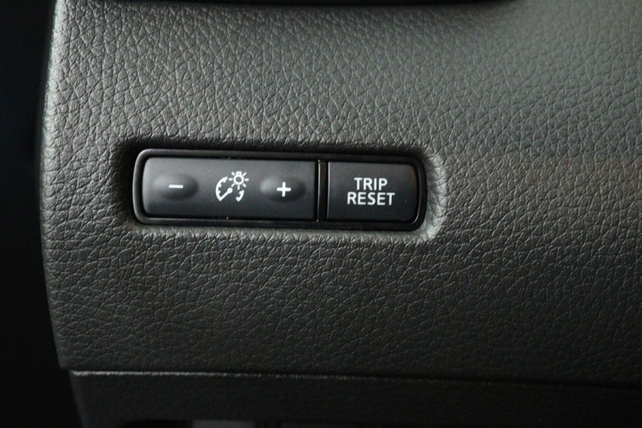 Nissan QASHQAI 1.3 DIG-T Visia (TREKHAAK, STOELVERWARMING, CARPLAY, CRUISE CONTROL, PARKEERSENSOREN)