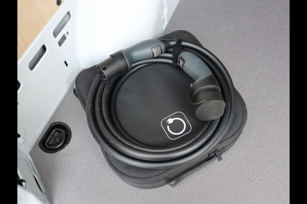 Mercedes-Benz eVito 112 66 kWh Snelladen SoH 97,6 % L2 Lang - Camera - 3 Zits - Betimmerd