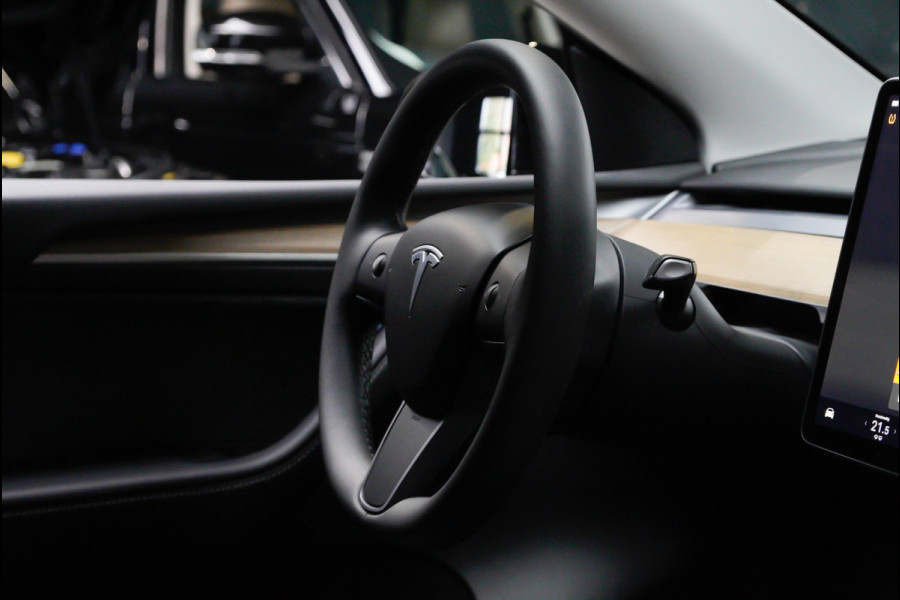 Tesla Model Y SOH: 94,7% Navi 360° Leer ACC Autopilot PDC Elektr. achterklep Stoelverwarmimg voor en achter Stuurverwarming Optie: Full Self-Driving Capability BTW auto