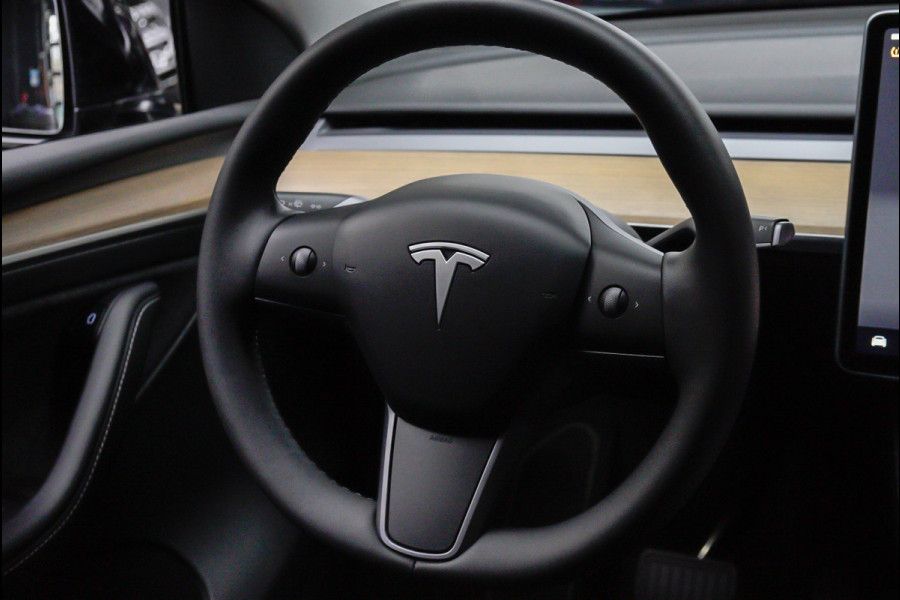 Tesla Model Y SOH: 94,7% Navi 360° Leer ACC Autopilot PDC Elektr. achterklep Stoelverwarmimg voor en achter Stuurverwarming Optie: Full Self-Driving Capability BTW auto
