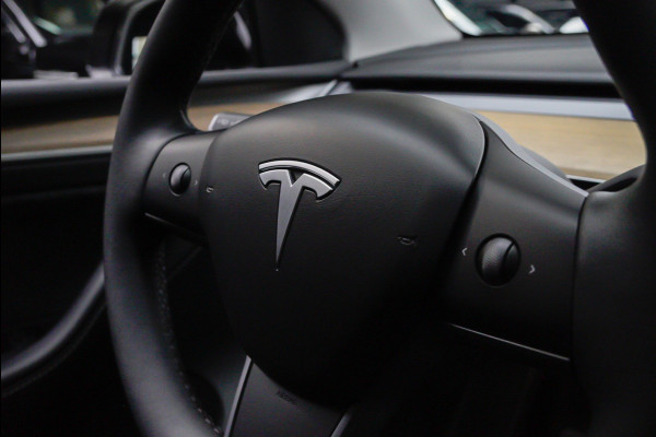 Tesla Model Y SOH: 94,7% Navi 360° Leer ACC Autopilot PDC Elektr. achterklep Stoelverwarmimg voor en achter Stuurverwarming Optie: Full Self-Driving Capability BTW auto