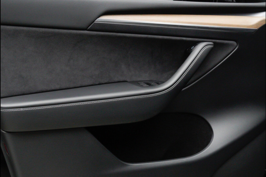 Tesla Model Y SOH: 94,7% Navi 360° Leer ACC Autopilot PDC Elektr. achterklep Stoelverwarmimg voor en achter Stuurverwarming Optie: Full Self-Driving Capability BTW auto