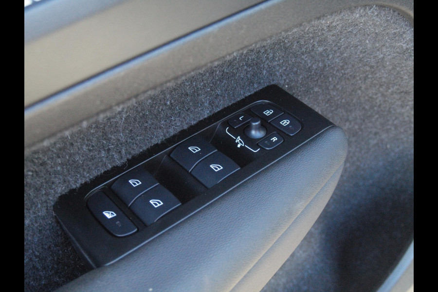 Volvo XC40 Recharge P8 AWD R-Design | SOH 94% | Trekhaak | Camera | Apple Carplay | Cruise Control |