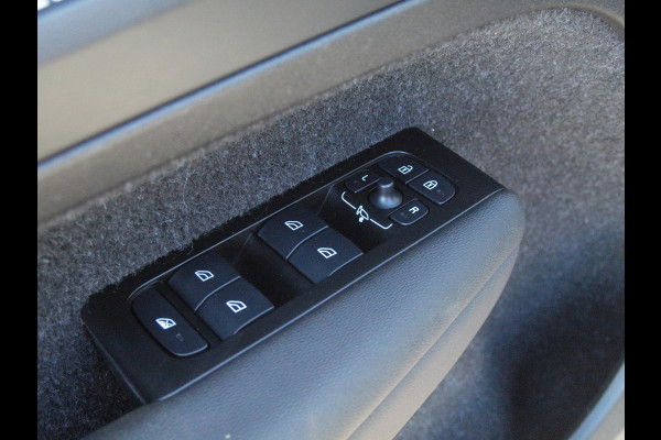 Volvo XC40 Recharge P8 AWD R-Design | SOH 94% | Trekhaak | Camera | Apple Carplay | Cruise Control |