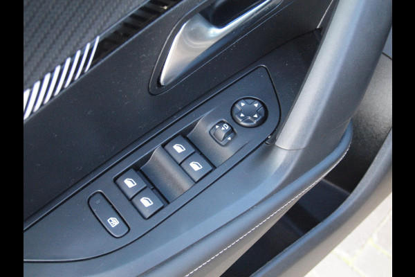 Peugeot e-2008 EV Allure 54 kWh | SOH 95% | Camera | Apple Carplay | Cruise Control | NL-Auto |