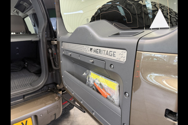 Land Rover Defender 110 2.0 P400e 110 Heritage Leder Full-led Navigatie