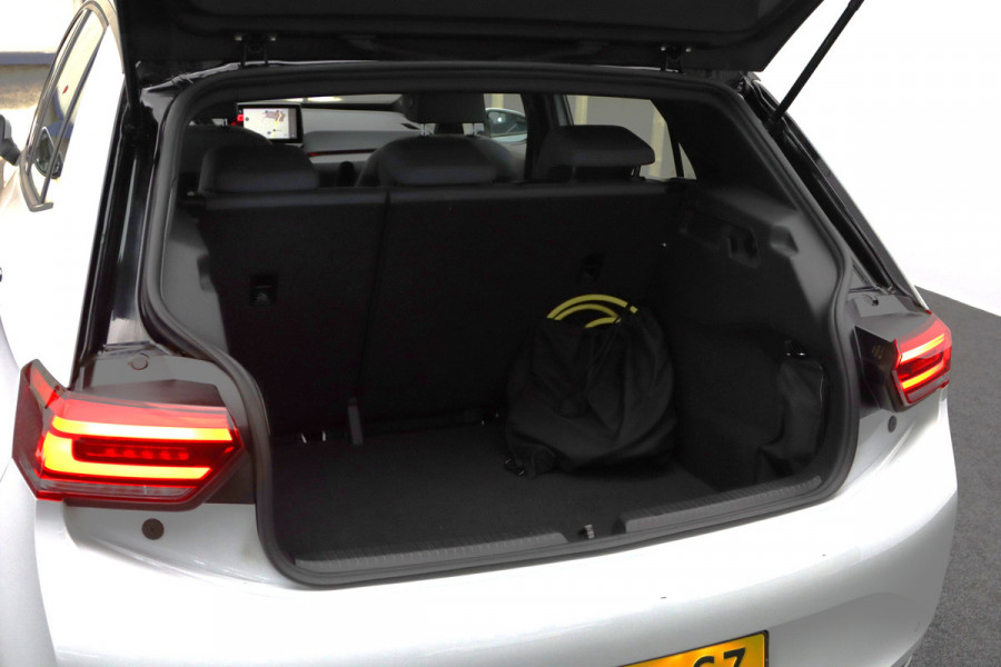 Volkswagen ID.3 204 PK Life 58 kWh, Stoelverwarming, Stuurverwarming, Adap. Cruise Control