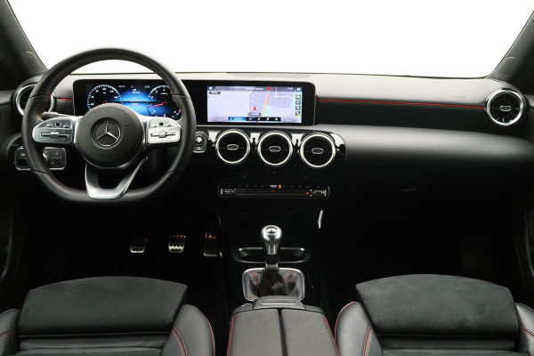 Mercedes-Benz A-Klasse 160 Business Solution AMG Camera, Apple Carplay, LED, Stoelverwarming, PDC, 18"