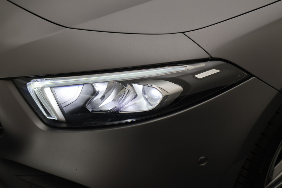 Mercedes-Benz A-Klasse 160 Business Solution AMG Camera, Apple Carplay, LED, Stoelverwarming, PDC, 18"