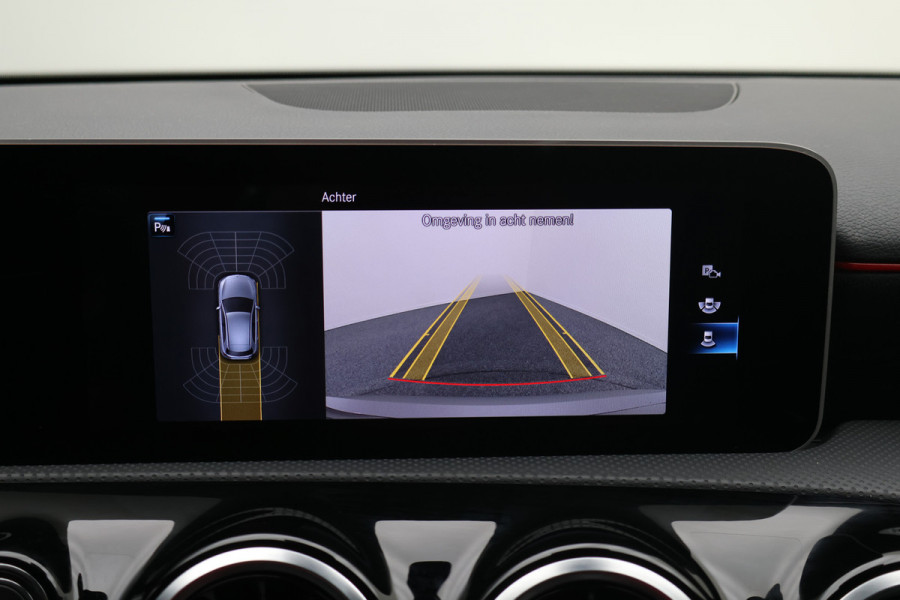 Mercedes-Benz A-Klasse 160 Business Solution AMG Camera, Apple Carplay, LED, Stoelverwarming, PDC, 18"