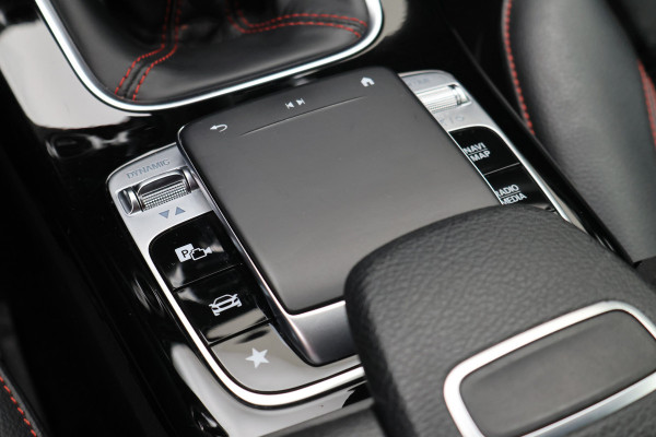 Mercedes-Benz A-Klasse 160 Business Solution AMG Camera, Apple Carplay, LED, Stoelverwarming, PDC, 18"