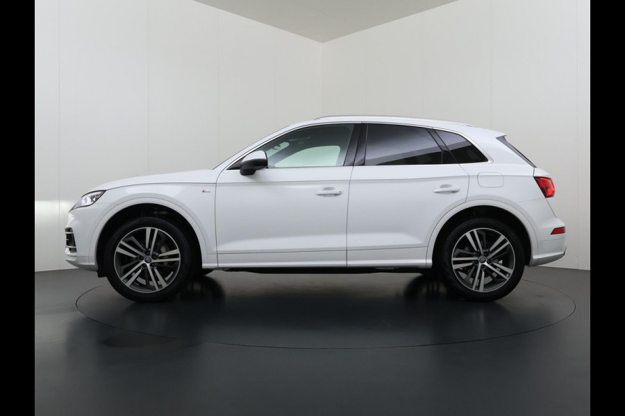 Audi Q5 55 TFSI e quattro Competition 32.000KM! |PANO| ELEKTRISCHE TREKHAAK| ELEK. ACHTERKLEP |MASSAGE| ADAPTIVE CRUISE| CAMERA| NET ONDERHOUD GEHAD RIJKLAAR INCL. 12 MND BOVAG GARANTIE| SFEERVERLICHTING