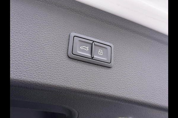 Audi Q5 55 TFSI e quattro Competition 32.000KM! |PANO| ELEKTRISCHE TREKHAAK| ELEK. ACHTERKLEP |MASSAGE| ADAPTIVE CRUISE| CAMERA| NET ONDERHOUD GEHAD RIJKLAAR INCL. 12 MND BOVAG GARANTIE| SFEERVERLICHTING