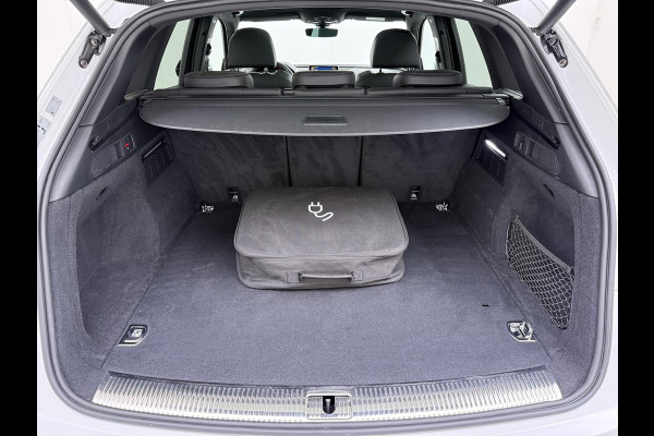 Audi Q5 55 TFSI e quattro Competition 32.000KM! |PANO| ELEKTRISCHE TREKHAAK| ELEK. ACHTERKLEP |MASSAGE| ADAPTIVE CRUISE| CAMERA| NET ONDERHOUD GEHAD RIJKLAAR INCL. 12 MND BOVAG GARANTIE| SFEERVERLICHTING