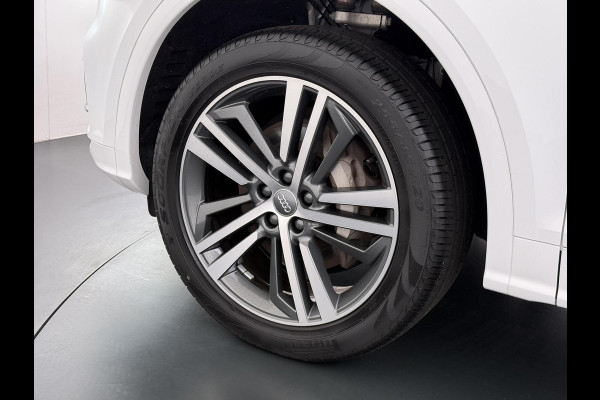 Audi Q5 55 TFSI e quattro Competition 32.000KM! |PANO| ELEKTRISCHE TREKHAAK| ELEK. ACHTERKLEP |MASSAGE| ADAPTIVE CRUISE| CAMERA| NET ONDERHOUD GEHAD RIJKLAAR INCL. 12 MND BOVAG GARANTIE| SFEERVERLICHTING