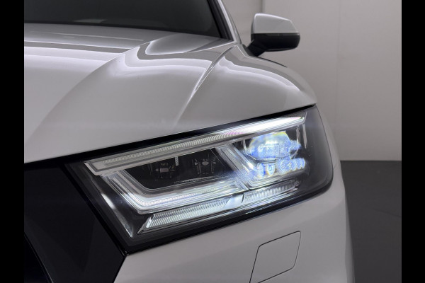 Audi Q5 55 TFSI e quattro Competition 32.000KM! |PANO| ELEKTRISCHE TREKHAAK| ELEK. ACHTERKLEP |MASSAGE| ADAPTIVE CRUISE| CAMERA| NET ONDERHOUD GEHAD RIJKLAAR INCL. 12 MND BOVAG GARANTIE| SFEERVERLICHTING