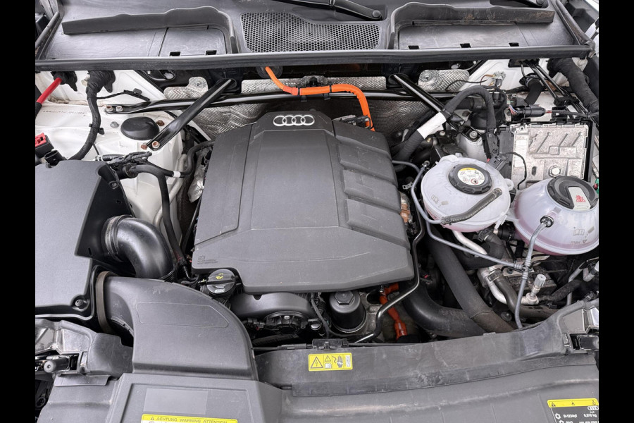 Audi Q5 55 TFSI e quattro Competition 32.000KM! |PANO| ELEKTRISCHE TREKHAAK| ELEK. ACHTERKLEP |MASSAGE| ADAPTIVE CRUISE| CAMERA| NET ONDERHOUD GEHAD RIJKLAAR INCL. 12 MND BOVAG GARANTIE| SFEERVERLICHTING