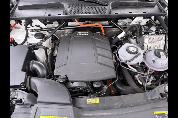 Audi Q5 55 TFSI e quattro Competition 32.000KM! |PANO| ELEKTRISCHE TREKHAAK| ELEK. ACHTERKLEP |MASSAGE| ADAPTIVE CRUISE| CAMERA| NET ONDERHOUD GEHAD RIJKLAAR INCL. 12 MND BOVAG GARANTIE| SFEERVERLICHTING