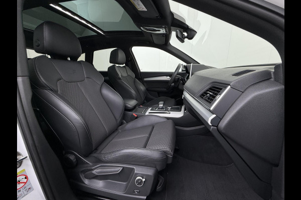 Audi Q5 55 TFSI e quattro Competition 32.000KM! |PANO| ELEKTRISCHE TREKHAAK| ELEK. ACHTERKLEP |MASSAGE| ADAPTIVE CRUISE| CAMERA| NET ONDERHOUD GEHAD RIJKLAAR INCL. 12 MND BOVAG GARANTIE| SFEERVERLICHTING