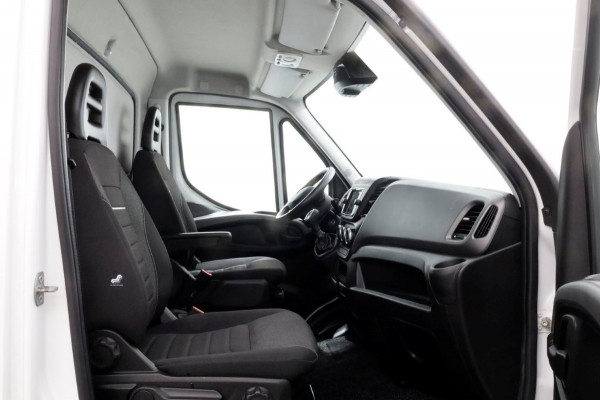 Iveco Daily 35S14 136pk HiMatic Automaat Bakwagen met laadklep en zijdeur H235cm 03-2022