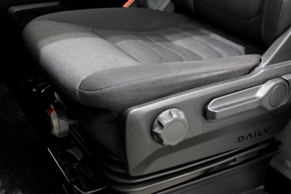 Iveco Daily 35S14 136pk HiMatic Automaat Bakwagen met laadklep en zijdeur H235cm 03-2022